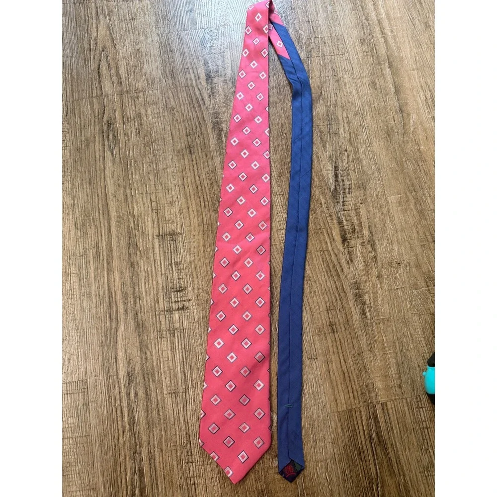 Tommy Hilfiger Mens Pink Geometric Diamond Silk Necktie Navy Blue Accent Tie